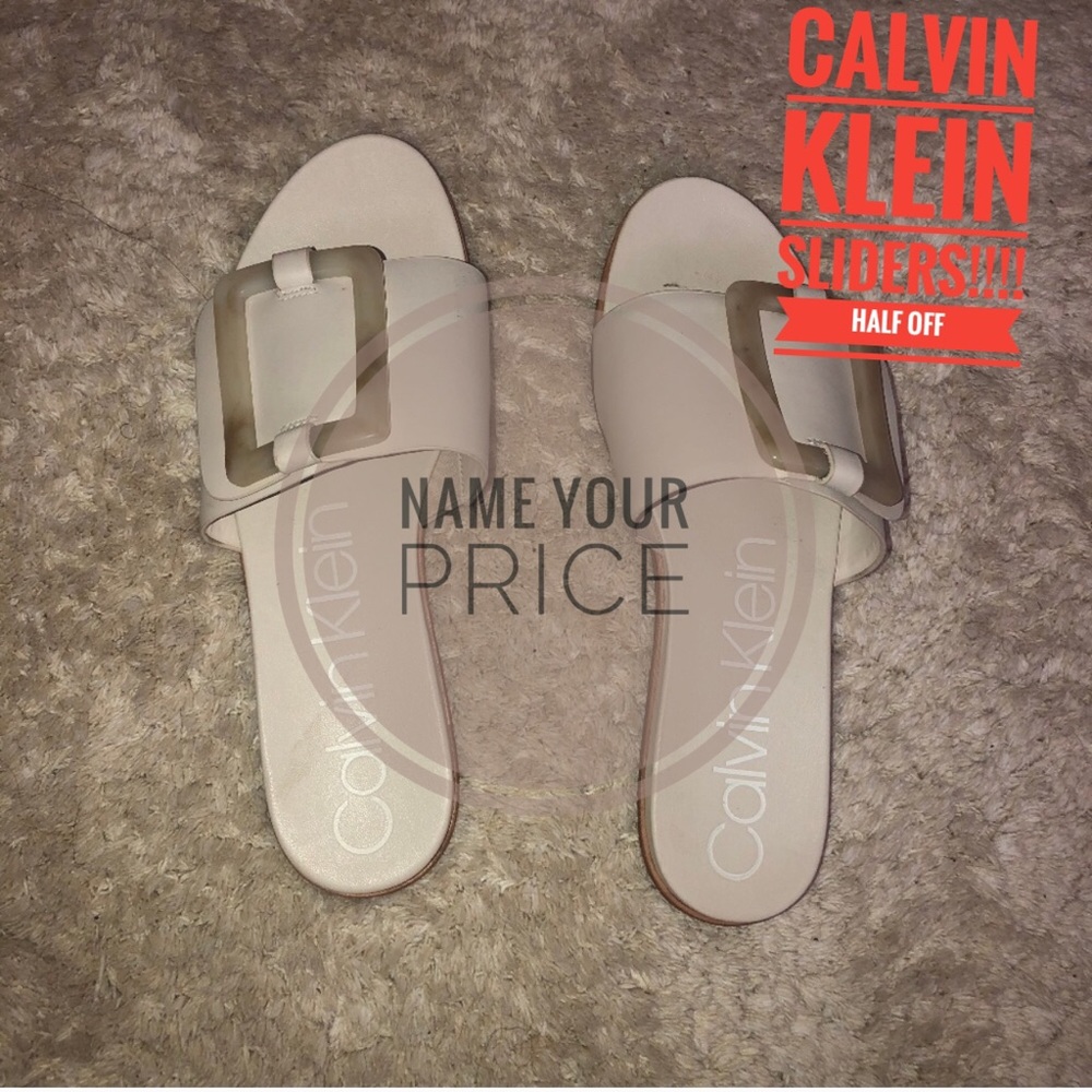 CALVIN KLEIN NO STRAP SANDELS